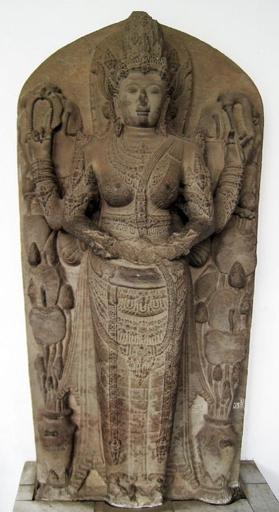 1200px-Parvati Majapahit 1